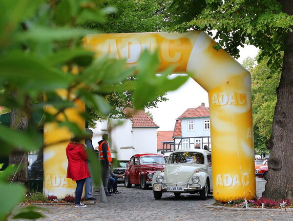 Bild vergrößern: ADAc Oldtimer-Rallye Vehrte