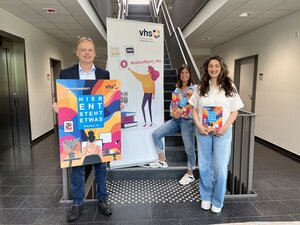 Bild vergr&ouml;&szlig;ern: Pressefoto-vhs Osnabr&uuml;cker Land-Semesterstart-2-2025-Querformat