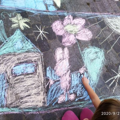 Bild vergr&ouml;&szlig;ern: Bilder Malkreideaktion Weltkindertag