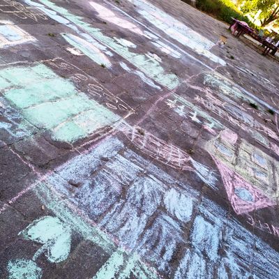 Bild vergr&ouml;&szlig;ern: Bilder Malkreideaktion Weltkindertag