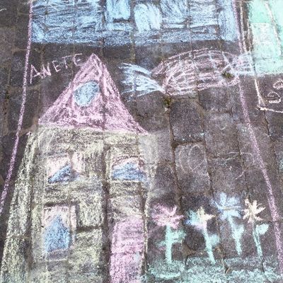 Bild vergr&ouml;&szlig;ern: Bilder Malkreideaktion Weltkindertag